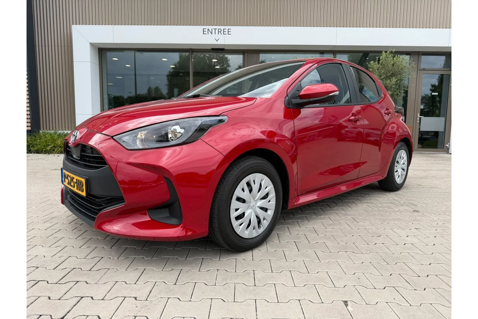 Toyota Yaris (2022) — foto 1