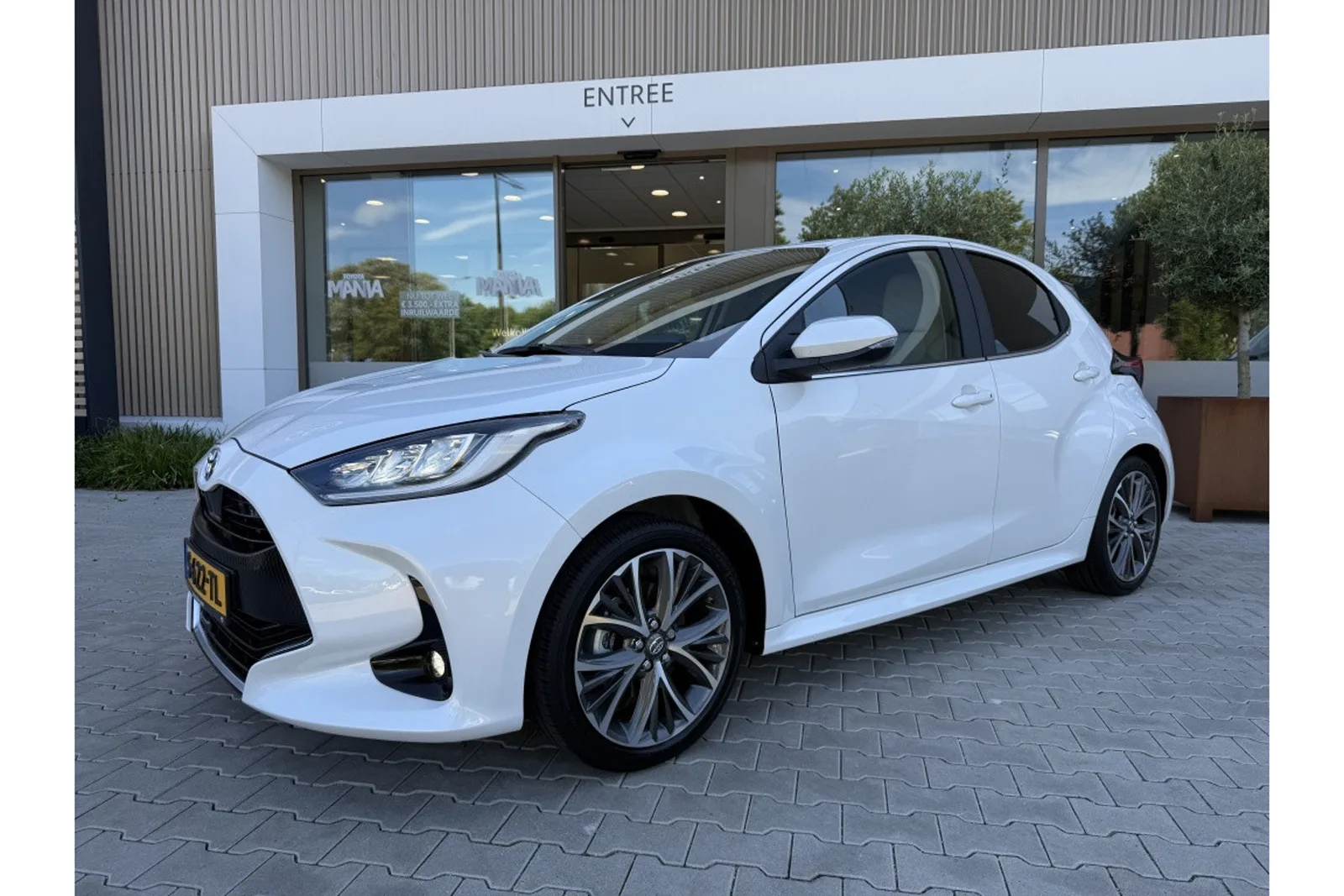 Toyota Yaris (2023) — foto 1