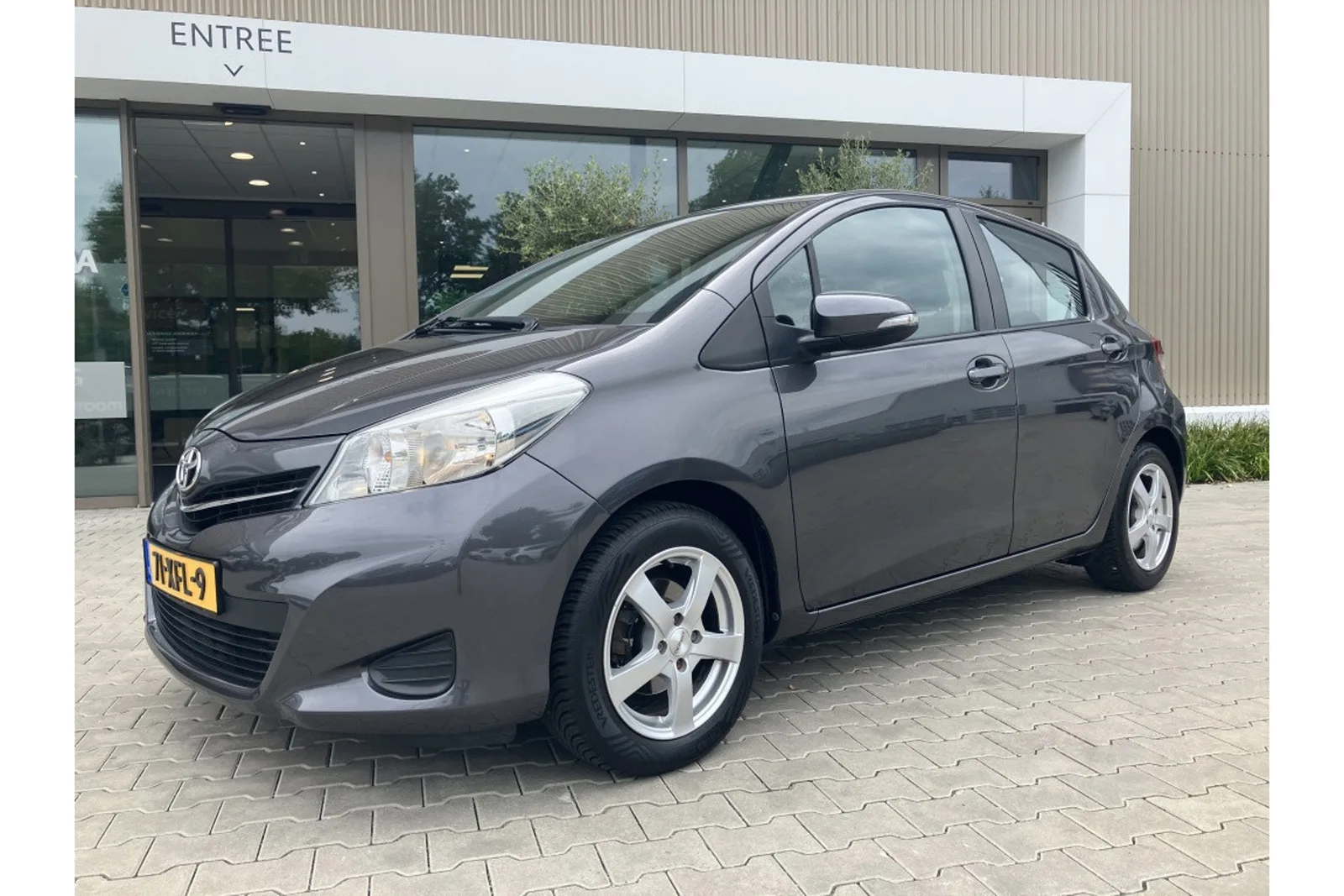 Toyota Yaris (2012) — foto 1