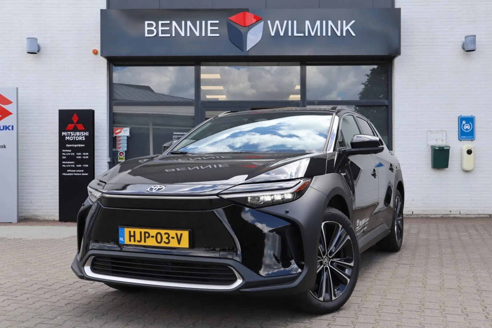 Toyota bZ4X (2025) — foto 1