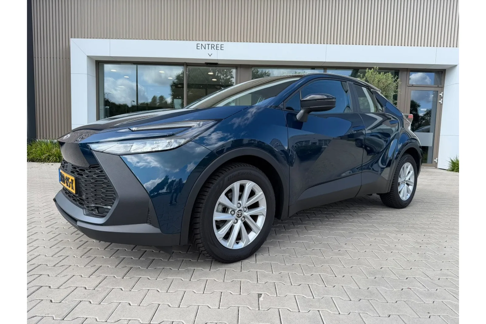 Toyota C-HR (2025) — foto 1