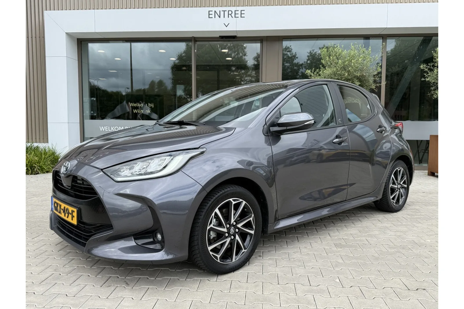 Toyota Yaris (2023) — foto 1