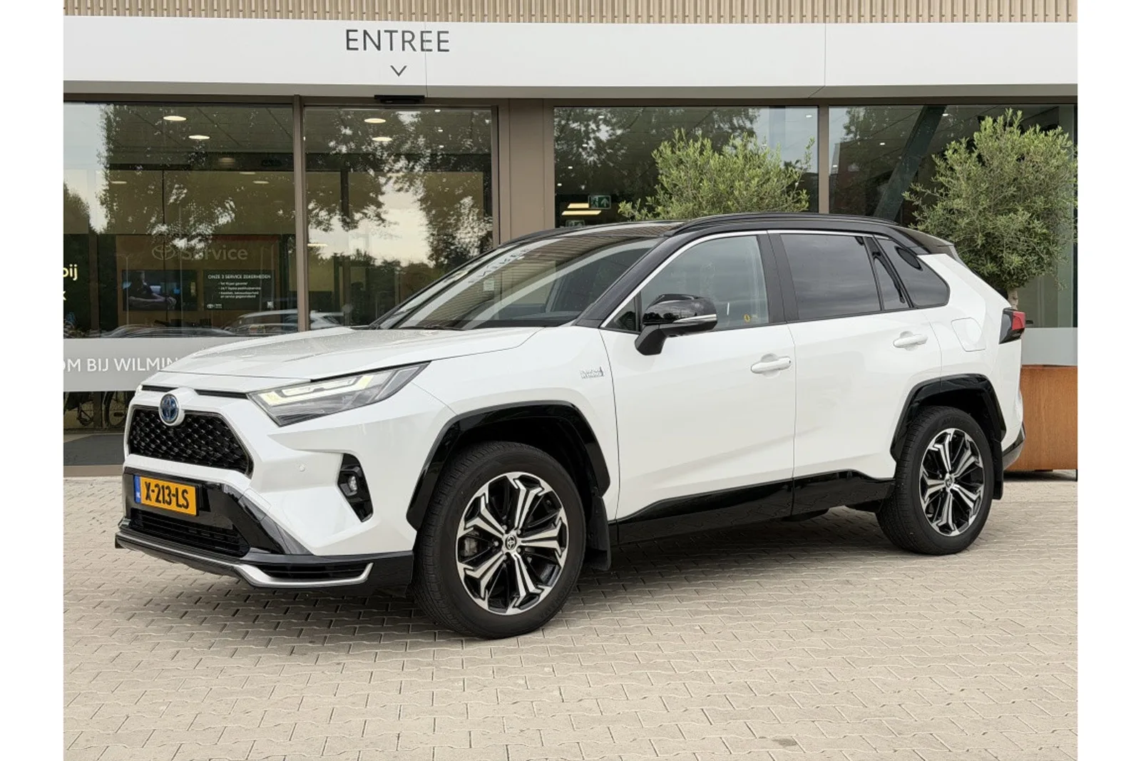 Toyota RAV4 (2023) — foto 1