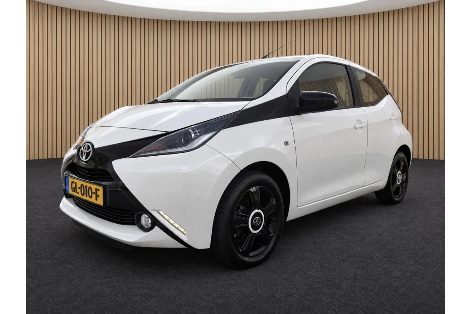 Toyota Aygo (2015) — foto 1