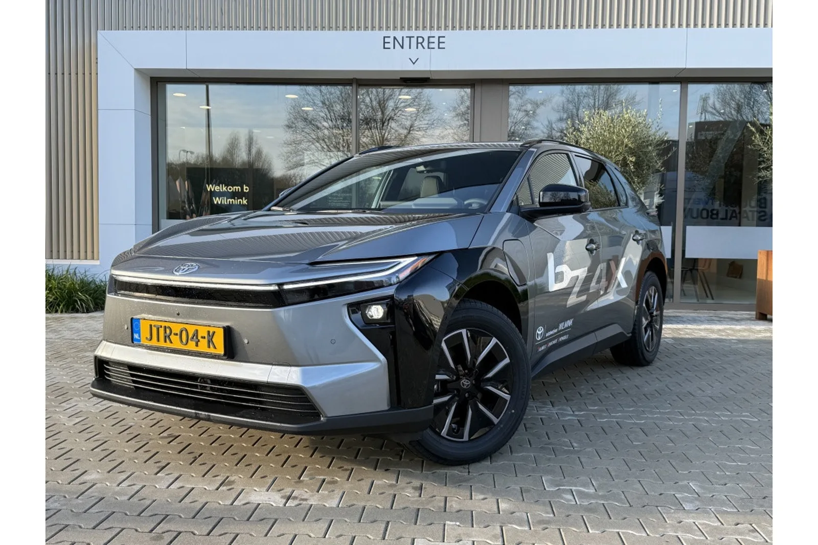 Toyota bZ4X (2026) — foto 1