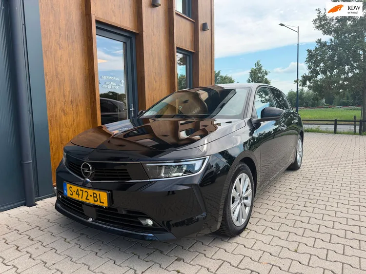 Opel Astra (2023) — foto 1