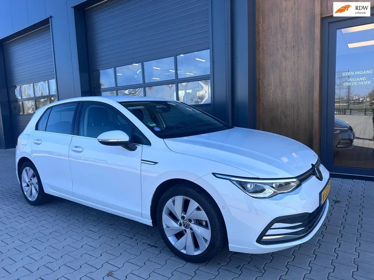 Volkswagen Golf (2021) — foto 1