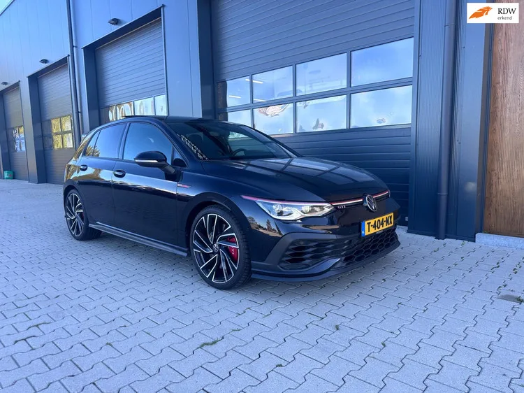 Volkswagen Golf (2021) — foto 1