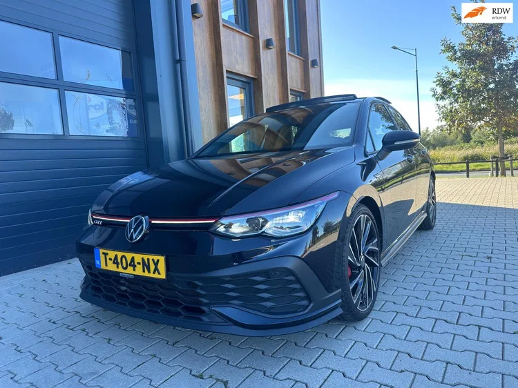 Volkswagen Golf (2021) — foto 1