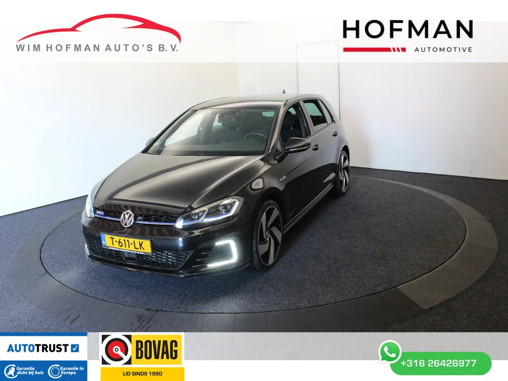 Volkswagen Golf (2020) — foto 1