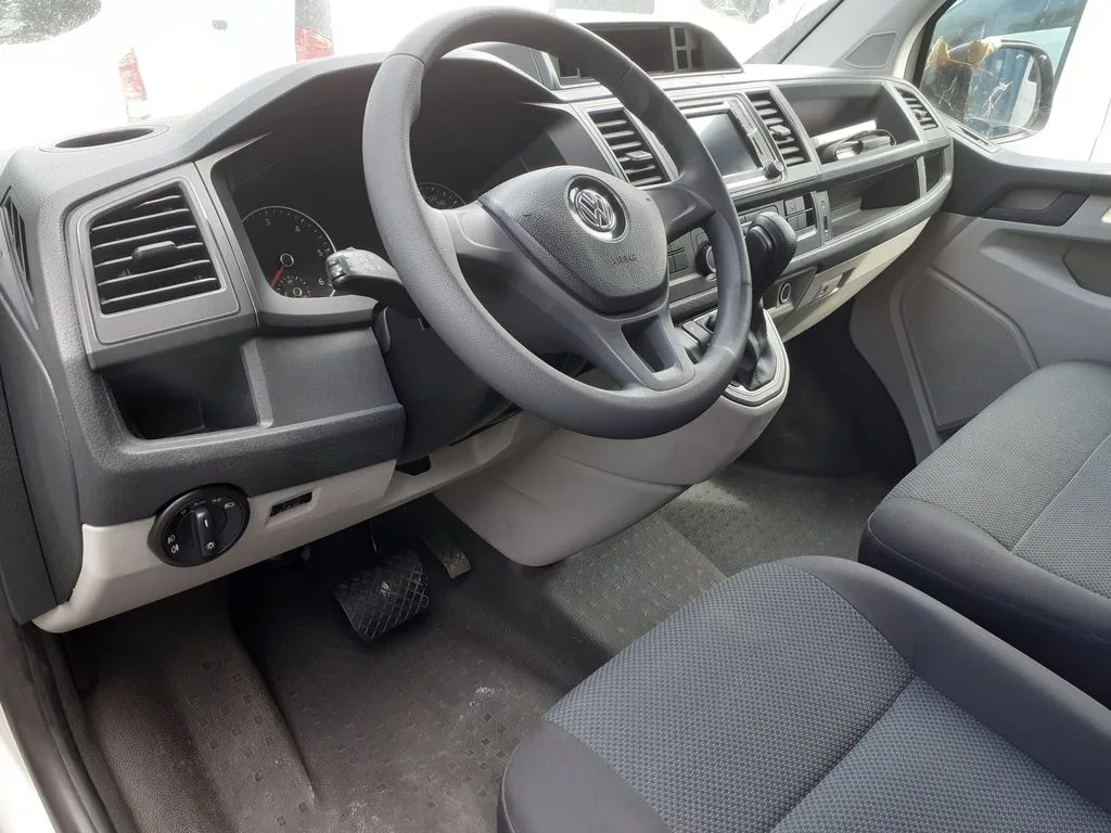 Volkswagen Transporter (2018) — foto 1