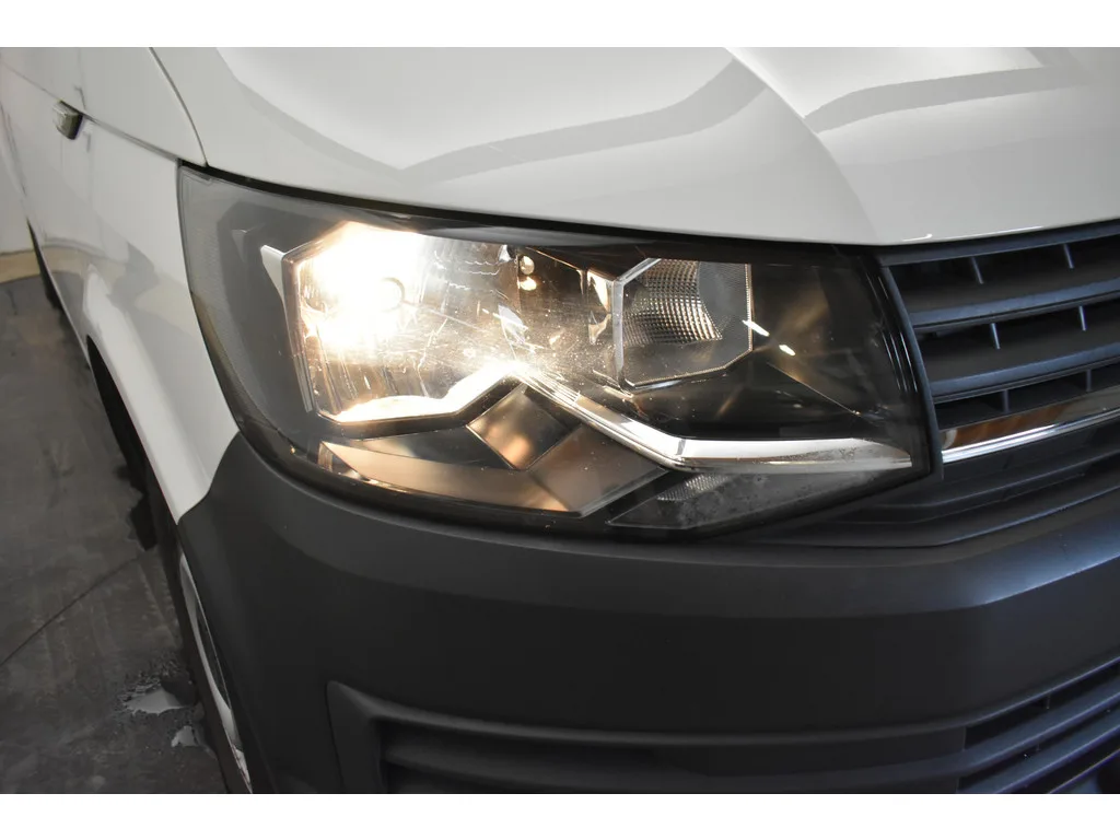 Volkswagen Transporter (2018) — foto 1