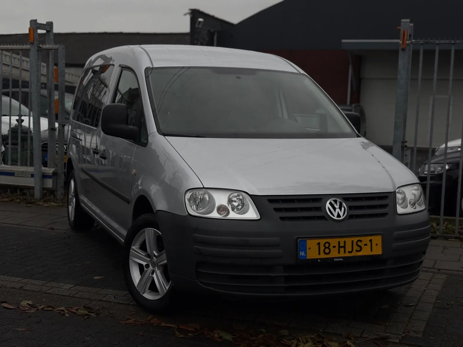 Volkswagen Caddy (2009) — foto 1