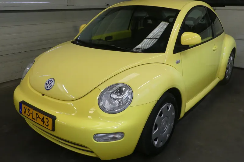Volkswagen New Beetle (2002)
