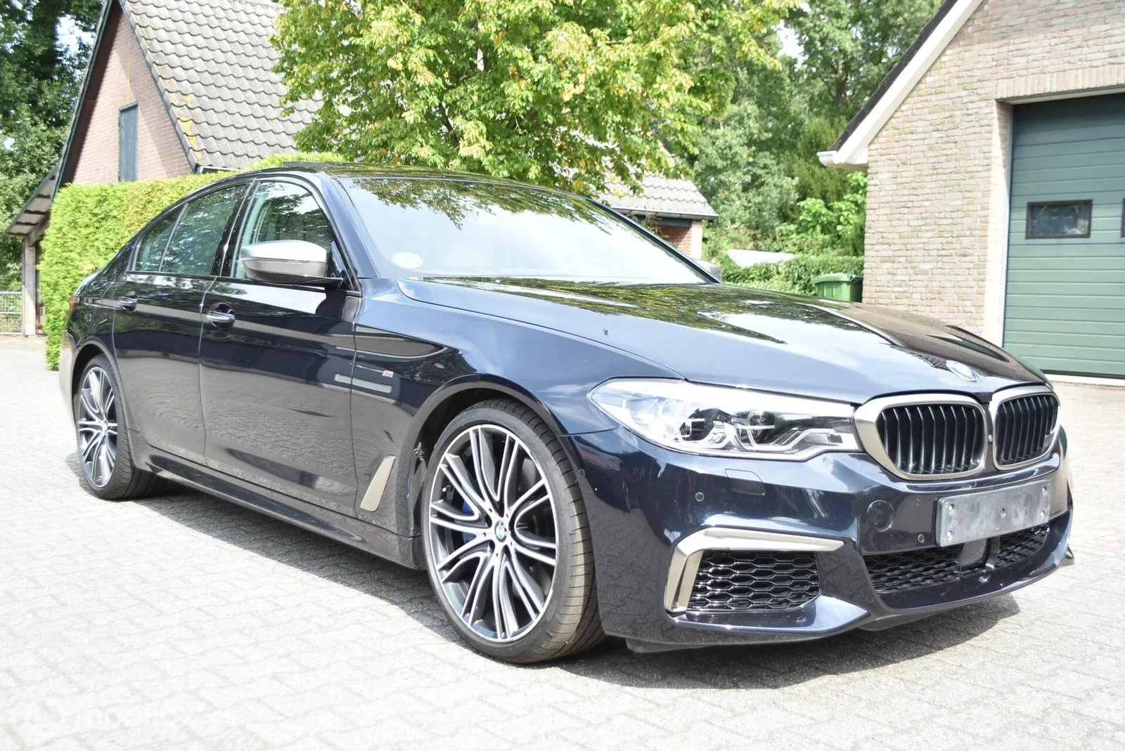BMW M550i (2017) — foto 1