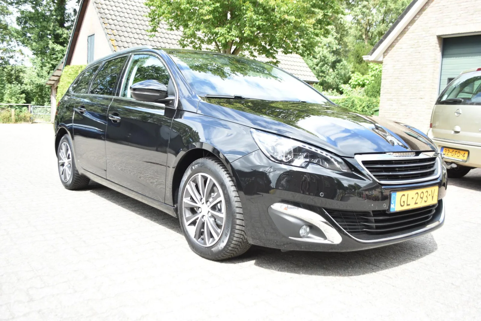 Peugeot 308 (2015) — foto 1