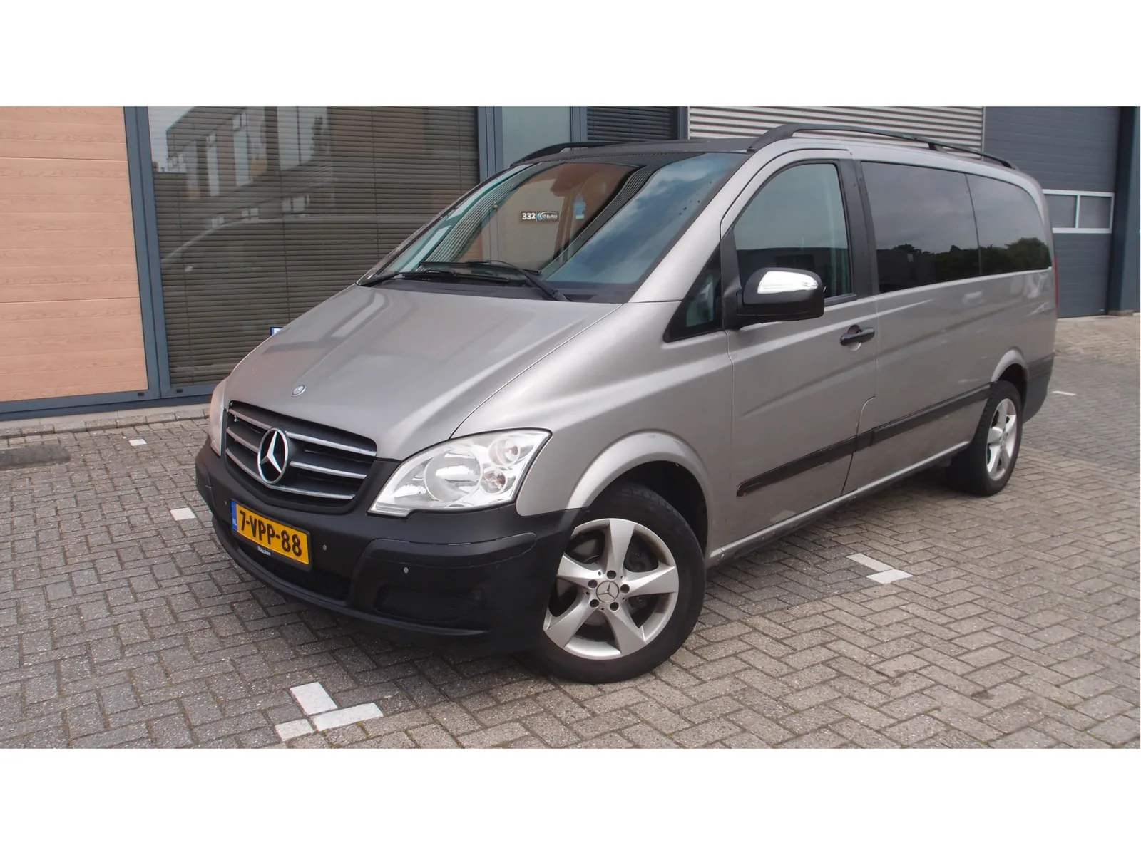 Mercedes-Benz Viano (2011) — foto 1