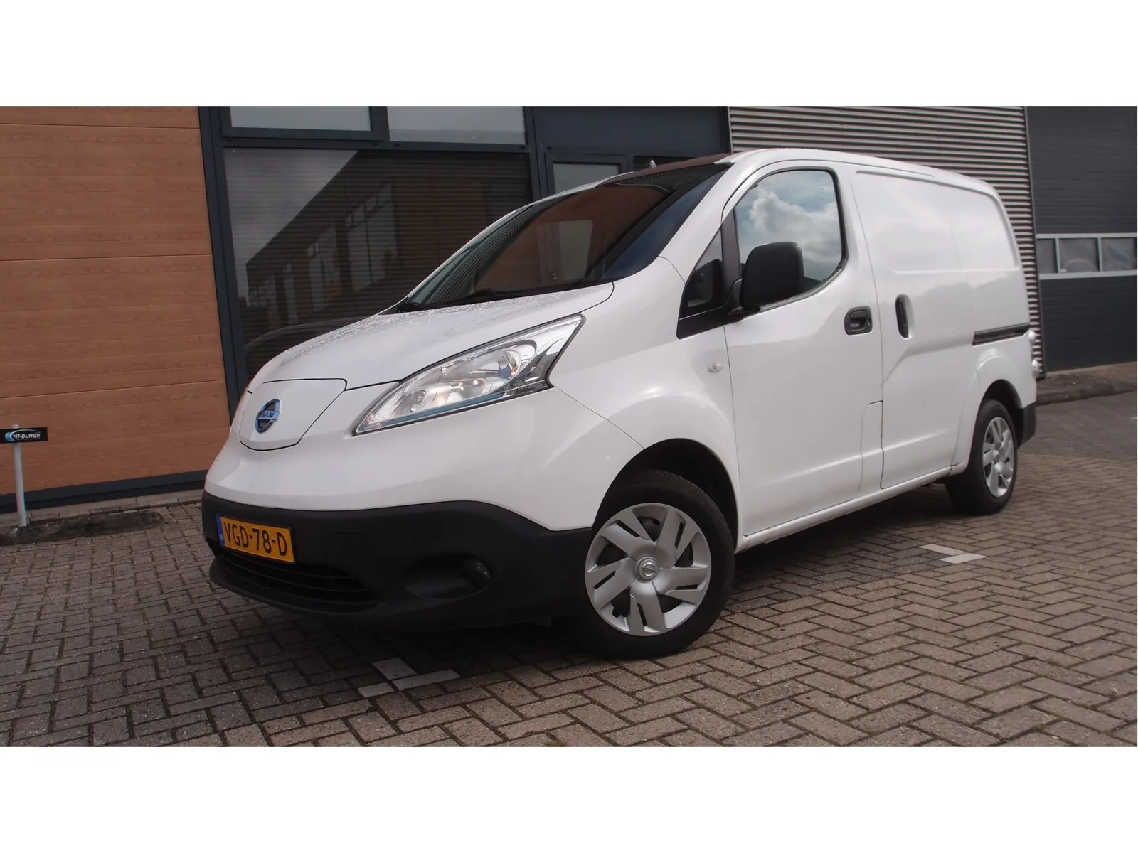 Nissan E-NV200 (2016) — foto 1