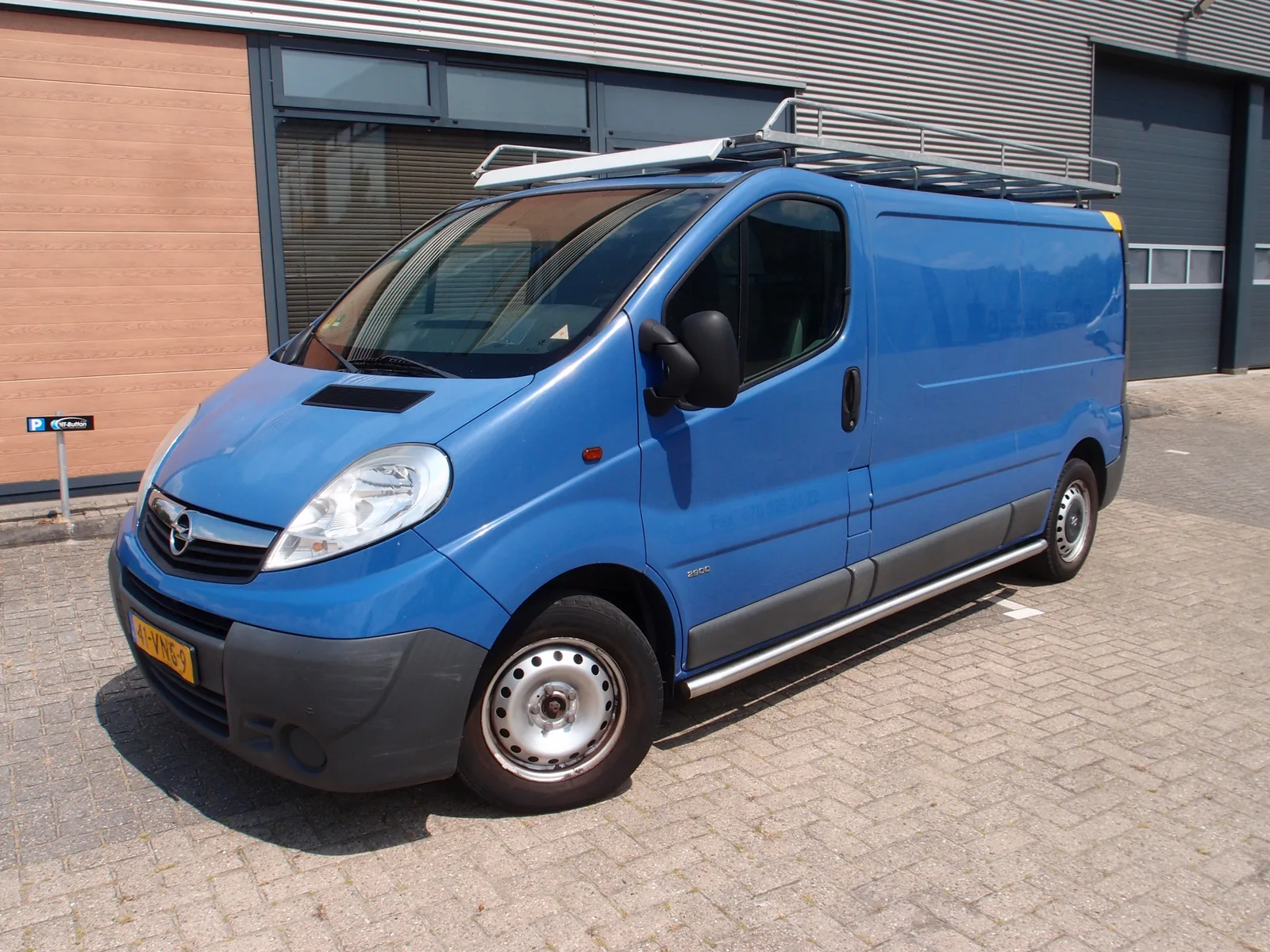 Opel Vivaro (2008) — foto 1