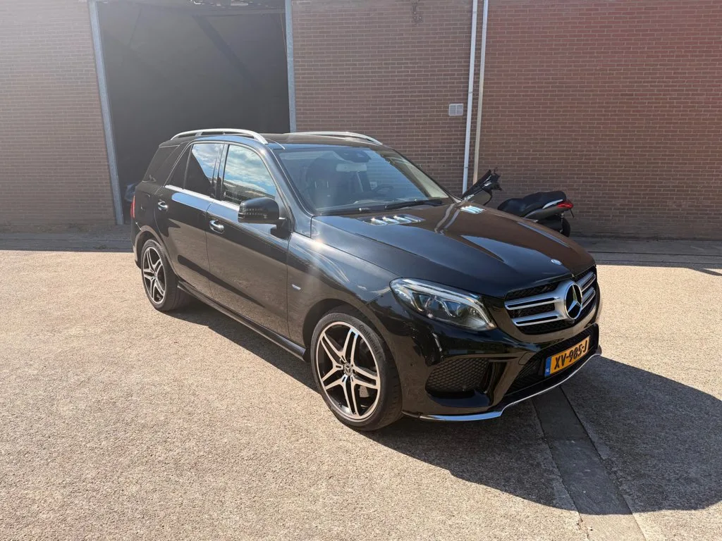 Mercedes-Benz GLE (2017) — foto 1