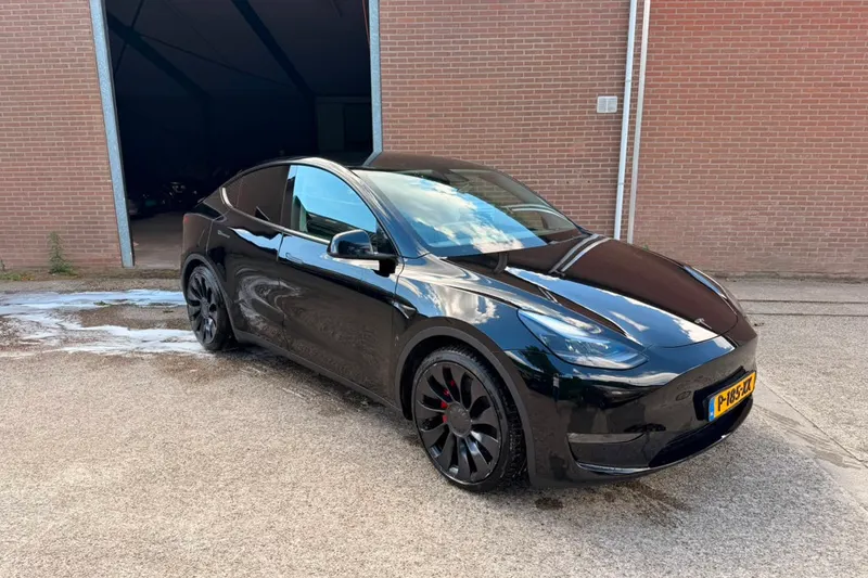 Tesla Model Y (2022)
