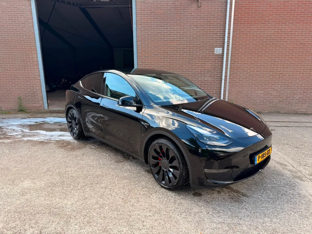 Tesla Model Y (2022) — foto 1