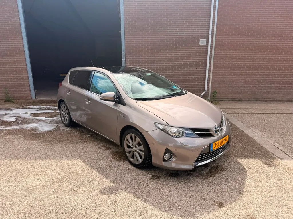 Toyota Auris (2013) — foto 1