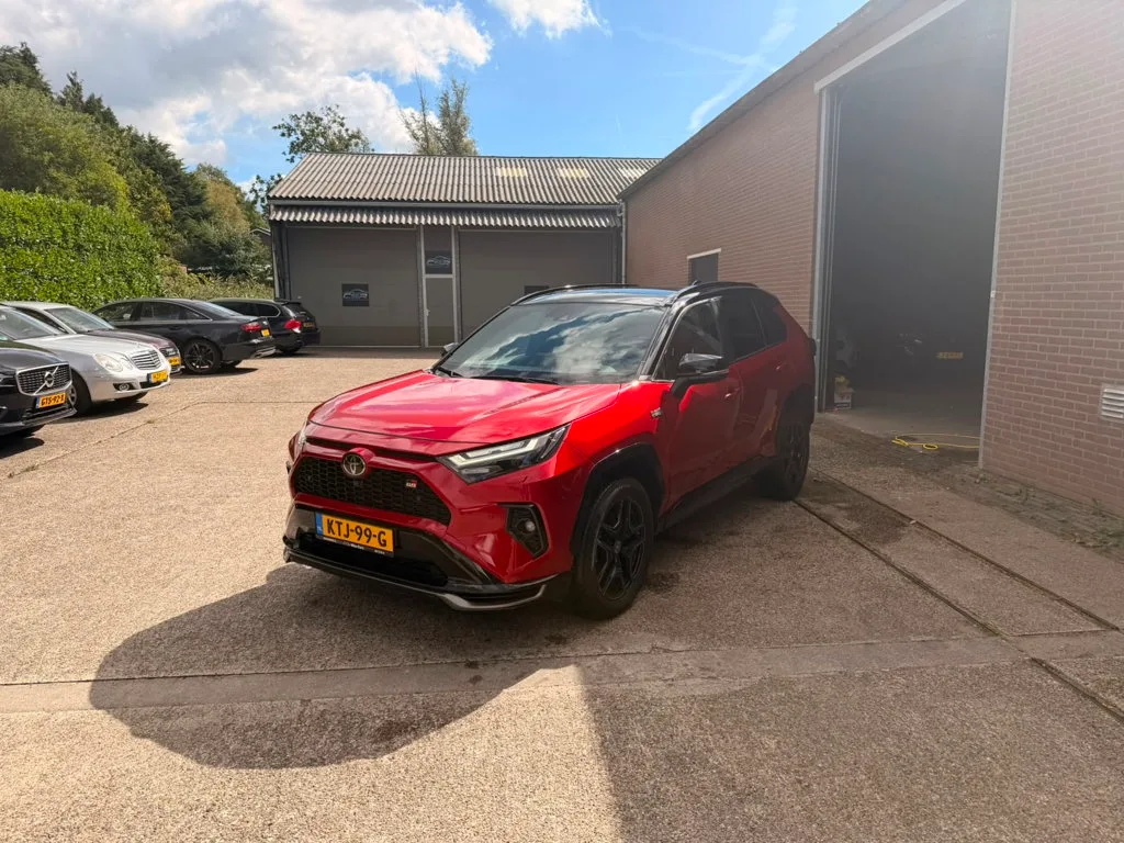 Toyota RAV4 (2025) — foto 1