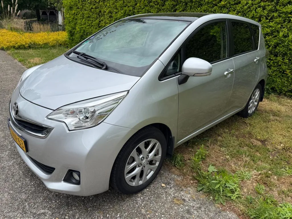 Toyota Verso-S (2014) — foto 1