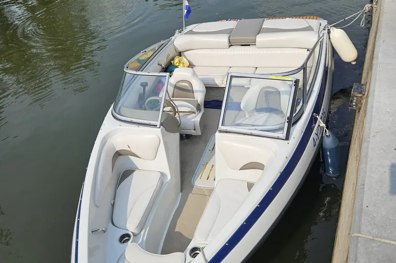 Crownline Onbekend (2013)