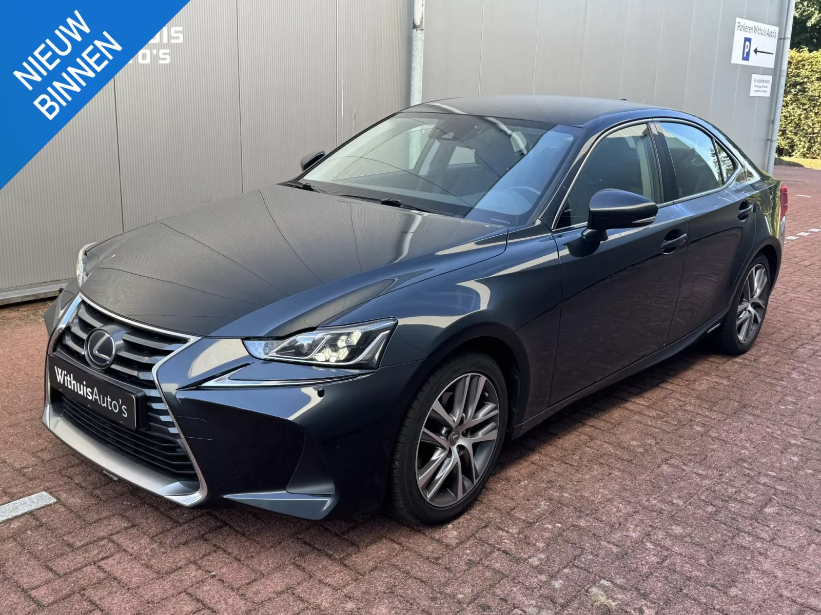 Lexus IS (2020) — foto 1