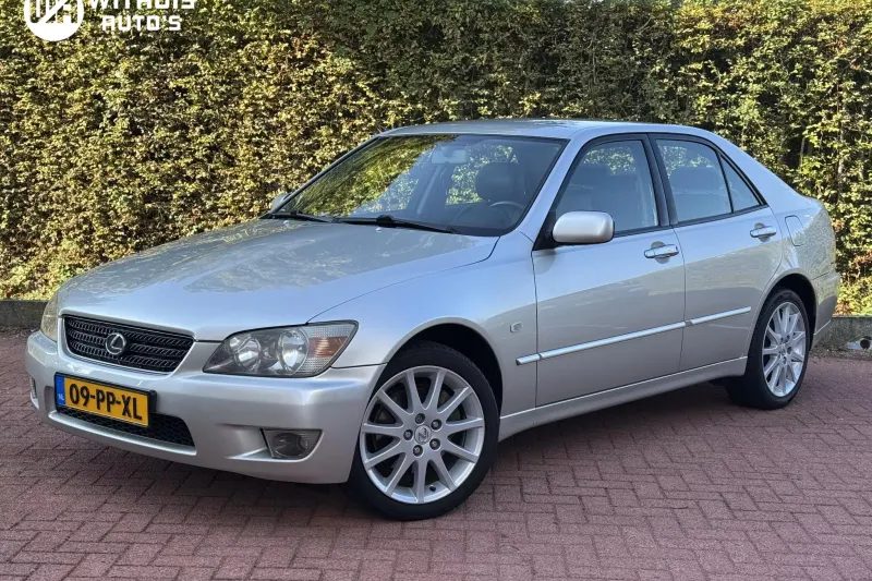 Lexus IS (2004)