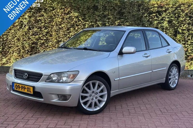 Lexus IS (2004)
