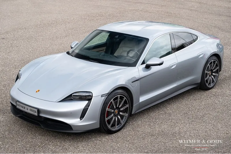 Porsche Taycan (2023)