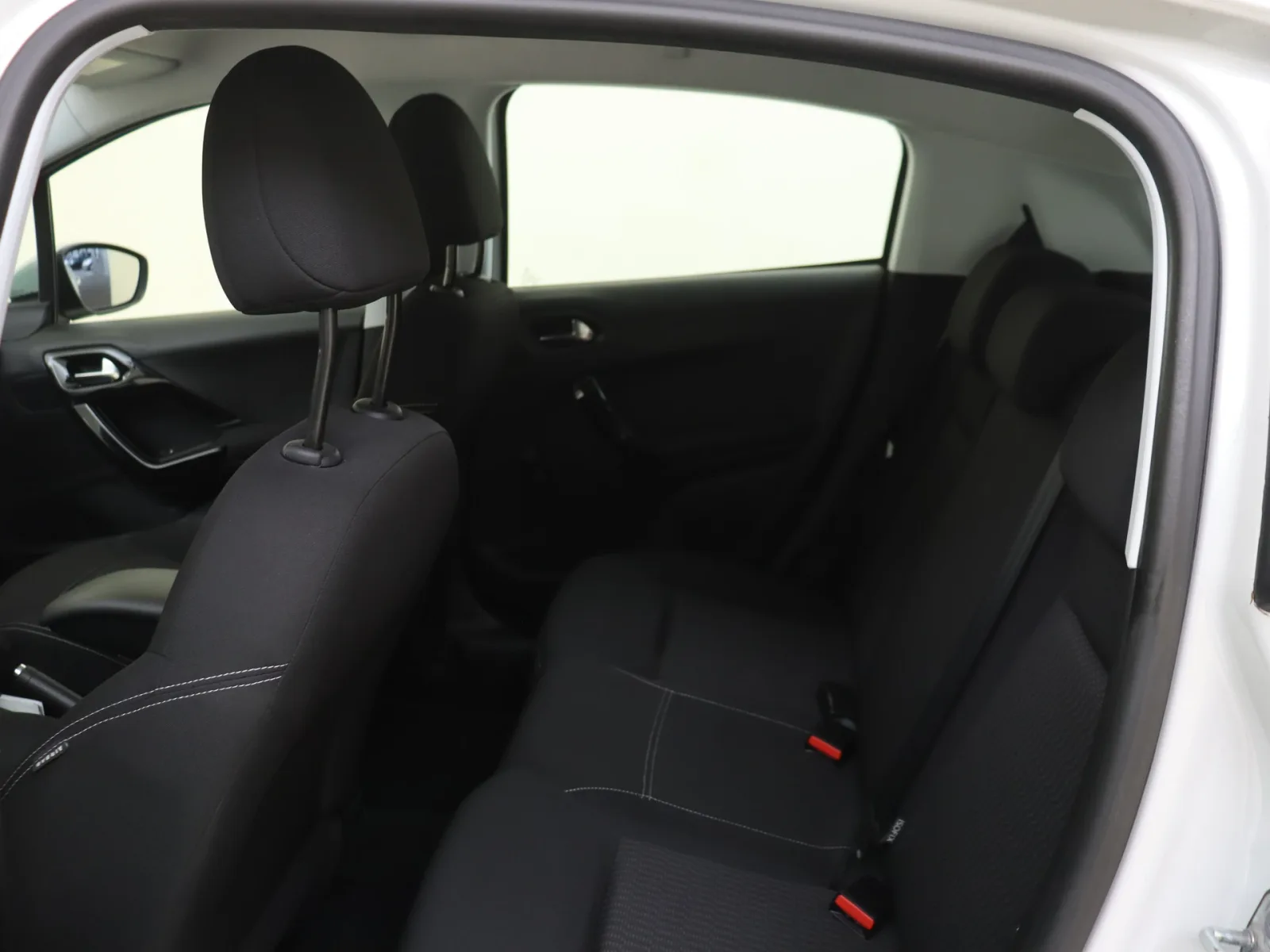Peugeot 208 (2018) — foto 1