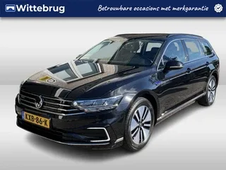 Volkswagen Passat (2023) — foto 1