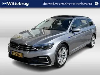 Volkswagen Passat (2022) — foto 1