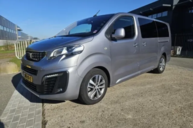 Peugeot Traveller (2021)