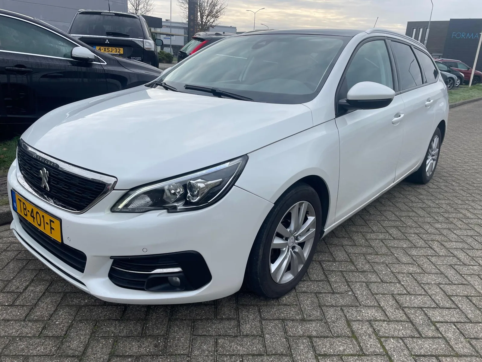 Peugeot 308 (2018) — foto 1