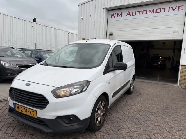 Ford Transit Courier (2019) — foto 1