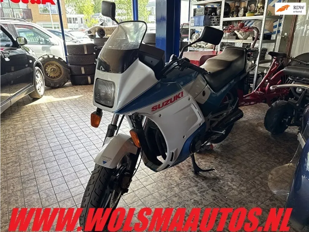 Suzuki GSX 550 EF (1989) — foto 1