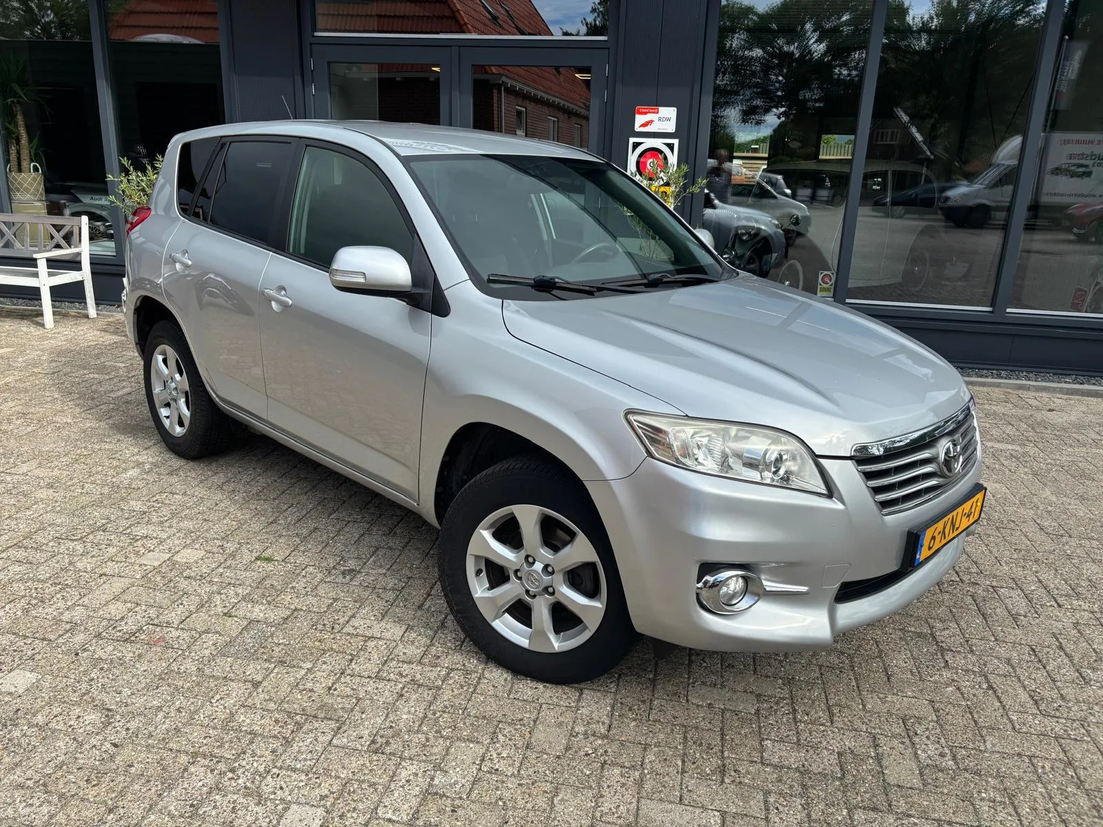 Toyota RAV4 (2011) — foto 1