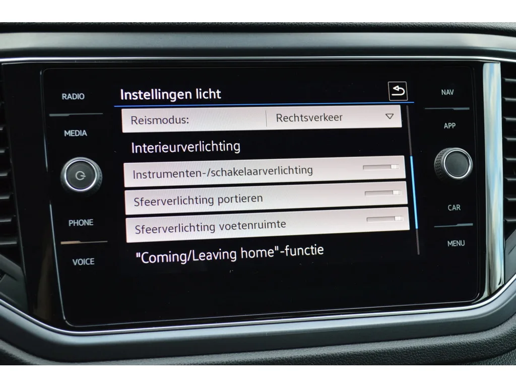 Volkswagen T-Roc (2021) — foto 1