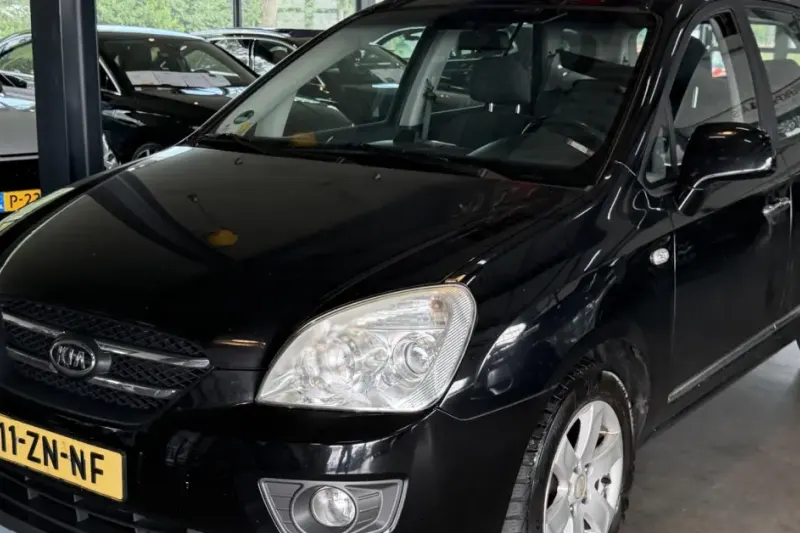 Kia Carens (2008)