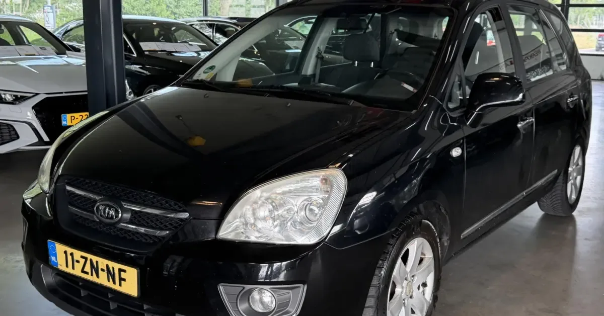 Kia Carens (2008) — foto 1