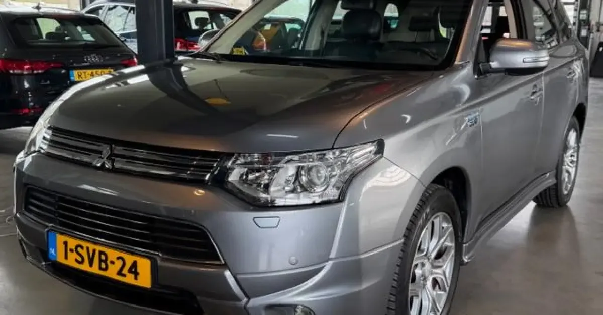 Mitsubishi Outlander (2013) — foto 1