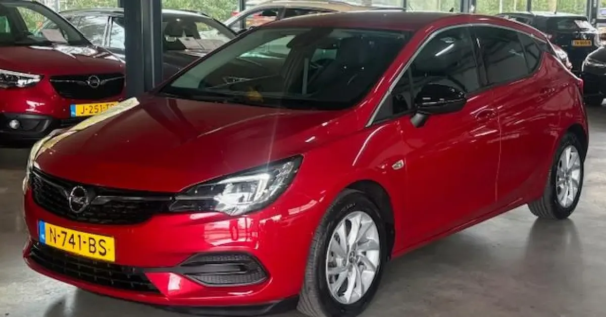 Opel Astra (2021) — foto 1
