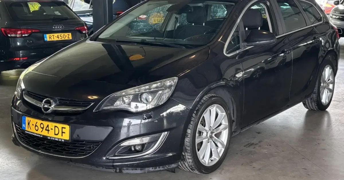 Opel Astra (2013) — foto 1