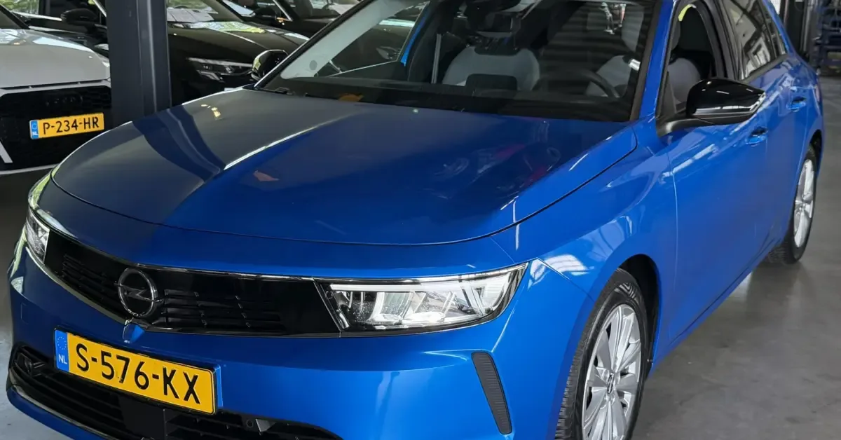 Opel Astra (2023) — foto 1