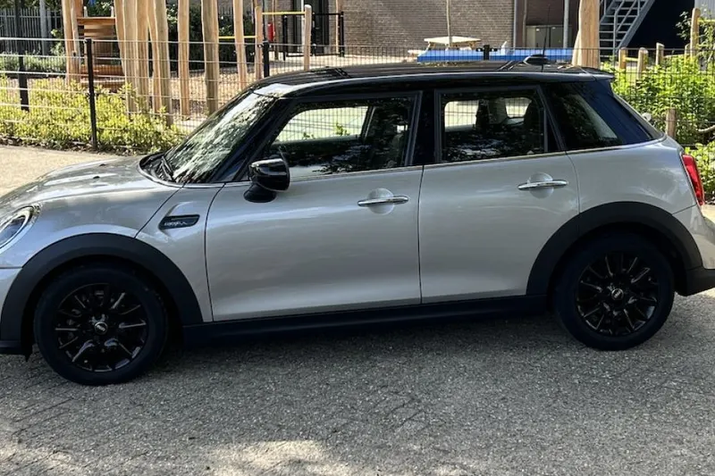 MINI Cooper (2023)